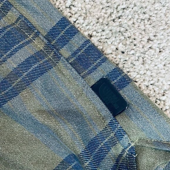 The North Face Plaid Button Up Size Large - Picture 4 of 7